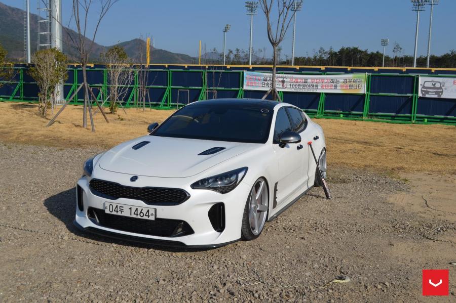  Kia Stinger GT on Vossen Wheels (CV3R) (CK) 2018 года  (фото 3 из 5)